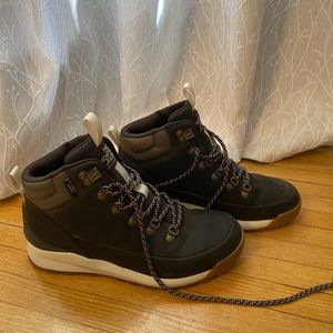 The North Face Back to Berkeley waterproof boot size 9